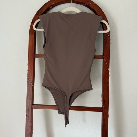 Babaton Taupe Bodysuit - Picture 4 of 4